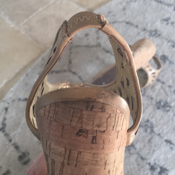 {Carlos} Laser Cut Leather and Cork Wedges - Picture 5 of 8